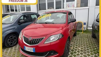 Usata Lancia Ypsilon Silver 69 CV (50 kW) 2022 Rosso Utilitaria