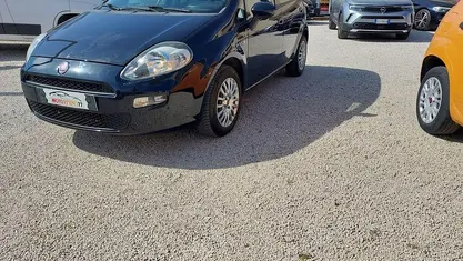 Usata Fiat Punto 77 CV (56 kW) 2017 Blu Utilitaria