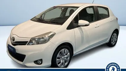 Usata Toyota Yaris Lounge 69 CV (50 kW) 2013 Berlina