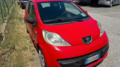 Usata Peugeot 107 68 CV (50 kW) 2008 Rosso Utilitaria
