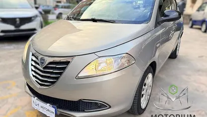 Usata Lancia Ypsilon Silver 95 CV (69 kW) 2011 Gray Utilitaria