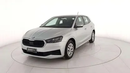 Grigio metallizzato Usata 2024 Skoda Fabia Ambition Tre volumi | 14.800 € (Buon prezzo)