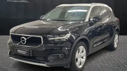 Usata Volvo XC40 Momentum 190 CV (139 kW) 2018 Nerazzurro metallizzato SUV