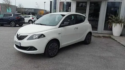 Usata 2023 Lancia Ypsilon Gold Utilitaria | 11.000 € (Buon prezzo)