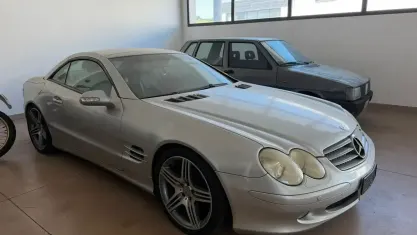 Begagnad Mercedes SL500 306 HK (225 kW) 2002 Grå Cab