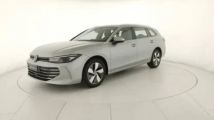 Usata VW Passat Business 150 CV (110 kW) 2024 Dolomite silver metallizzato Station wagon