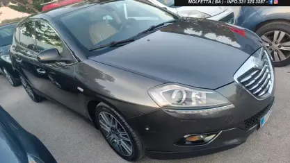 Usata Lancia Delta Platinum 120 CV (88 kW) 2011 Grigio Utilitaria