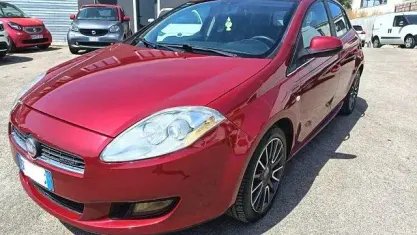 Usata Fiat Bravo 105 CV (77 kW) 2009 Bordeaux Utilitaria
