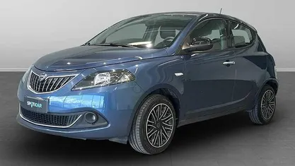 Begagnad Lancia Ypsilon Gold 70 HK (51 kW) 2021 Blå Halvkombi