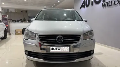 Begagnad VW Touran Conceptline 109 HK (80 kW) 2009 Grå Minibuss