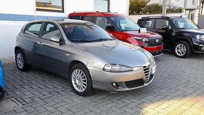 Gray Usata 2006 Alfa Romeo 147 Distinctive Due volumi | 2500 € (Buon prezzo)