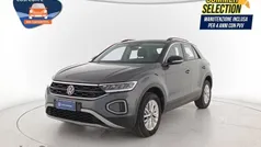 Indium grey metallizzato nero Usata 2023 VW T-Roc Life SUV | 25.000 € (Buon prezzo)