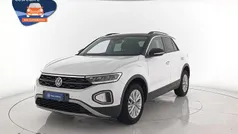 Pure white deep black perlato Usata 2022 VW T-Roc Life SUV | 21.000 € (Buon prezzo)