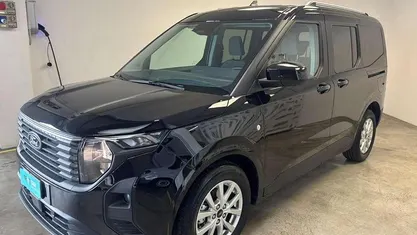 Nero Usata 2025 Ford Tourneo Courier Titanium Monovolume | 20.990 € (Ottimo prezzo)