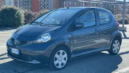 Usata Toyota Aygo 68 CV (50 kW) 2006 Nero Utilitaria