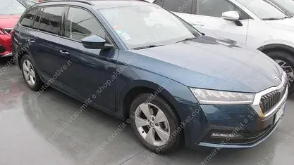 Usata 2023 Skoda Octavia Executive Station wagon | 25.900 € (Buon prezzo)