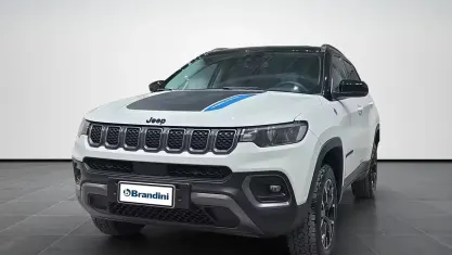 Usata Jeep Compass Trailhawk 179 CV (131 kW) 2023 Bianco / tetto nero SUV
