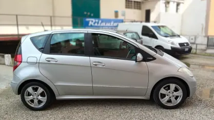 Usata Mercedes A160 Avantgarde 82 CV (60 kW) 2011 Grigio Utilitaria