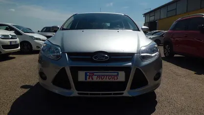 Begagnad Ford Focus Titanium 125 HK (91 kW) 2014 Grå Sedan