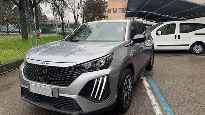 Grigio pastello Usata 2025 Peugeot 2008 Style SUV | 19.900 € (Buon prezzo)