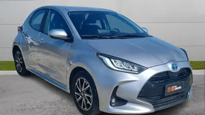 Usata Toyota Yaris Hybrid Style 92 CV (67 kW) 2023 Argento Berlina