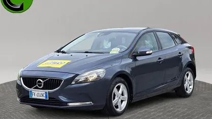 Blu Usata 2017 Volvo V40 Business Edition Tre volumi | 9570 € (Buon prezzo)