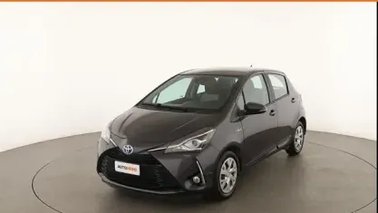 Usata Toyota Yaris Active 101 CV (74 kW) 2018 Grigio Utilitaria