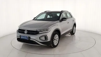 Usata VW T-Roc Life 150 CV (110 kW) 2024 Argento metallizzato SUV