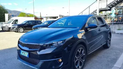 Usado Kia XCeed Style 136 CV (100 kW) 2021 Negro SUV