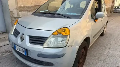 Usata Renault Modus Privilege 75 CV (55 kW) 2004 Grigio Monovolume