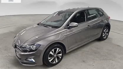 Grigio Usata 2020 VW Polo Comfortline Tre volumi | 15.900 € (Buon prezzo)