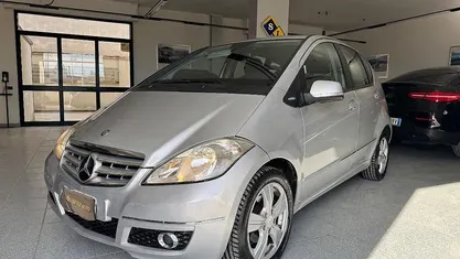 Grigio Usata 2010 Mercedes A180 Avantgarde Due volumi | 4890 € (Buon prezzo)