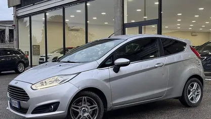 Grigio Usata 2013 Ford Fiesta Titanium Tre volumi | 2500 € (Ottimo prezzo)