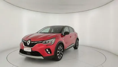 Begagnad Renault Captur Techno 145 HK (106 kW) 2023 Röd SUV
