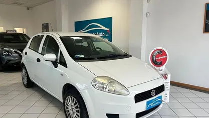 Usata Fiat Grande Punto 77 CV (56 kW) 2013 Bianco Utilitaria