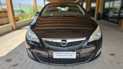 Usata Opel Astra Cosmo 125 CV (91 kW) 2011 Nero Berlina