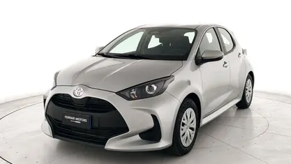 Usata 2025 Toyota Yaris Hybrid Active Tre volumi | 19.900 € (Buon prezzo)