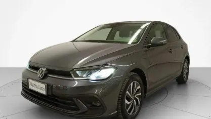 Begagnad VW Polo Life 95 HK (69 kW) 2023 Grå Halvkombi
