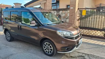 Usata Fiat Doblò Trekking 120 CV (88 kW) 2016 Marrone Monovolume