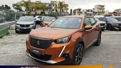 Usata Peugeot 2008 Allure 102 CV (75 kW) 2020 Arancione SUV