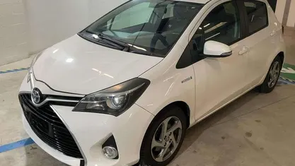Usata Toyota Yaris Hybrid Active 75 CV (55 kW) 2015 SUV