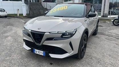 Second-hand Alfa Romeo Junior Edizione Speciale 145 CP (106 kW) 2024 Avorio SUV