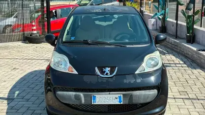 Usata Peugeot 107 68 CV (50 kW) 2007 Nero Utilitaria