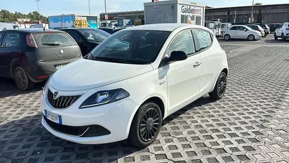Bianco Usata 2023 Lancia Ypsilon Silver Due volumi | 12.900 € (Buon prezzo)