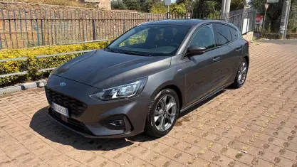 Usata Ford Focus ST-Line 120 CV (88 kW) 2020 Grigio Berlina