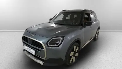 Smokey green Usata 2024 Mini Countryman Favoured SUV | 41.000 € (Buon prezzo)