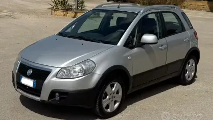 Usata Fiat Sedici 107 CV (78 kW) 2008 Grigio SUV