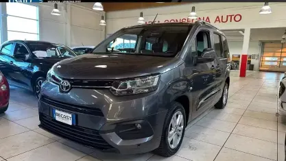 Begagnad Toyota Proace Verso City 101 HK (74 kW) 2022 Grå Kombi