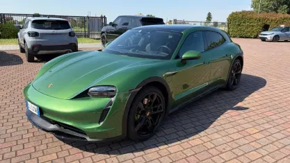 Usata Porsche Taycan Sport Turismo 139 kW (190 CV) 2022 Verde Station wagon