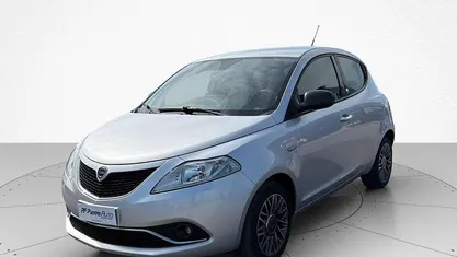 Usata Lancia Ypsilon S 69 CV (50 kW) 2017 Grigio argento Utilitaria